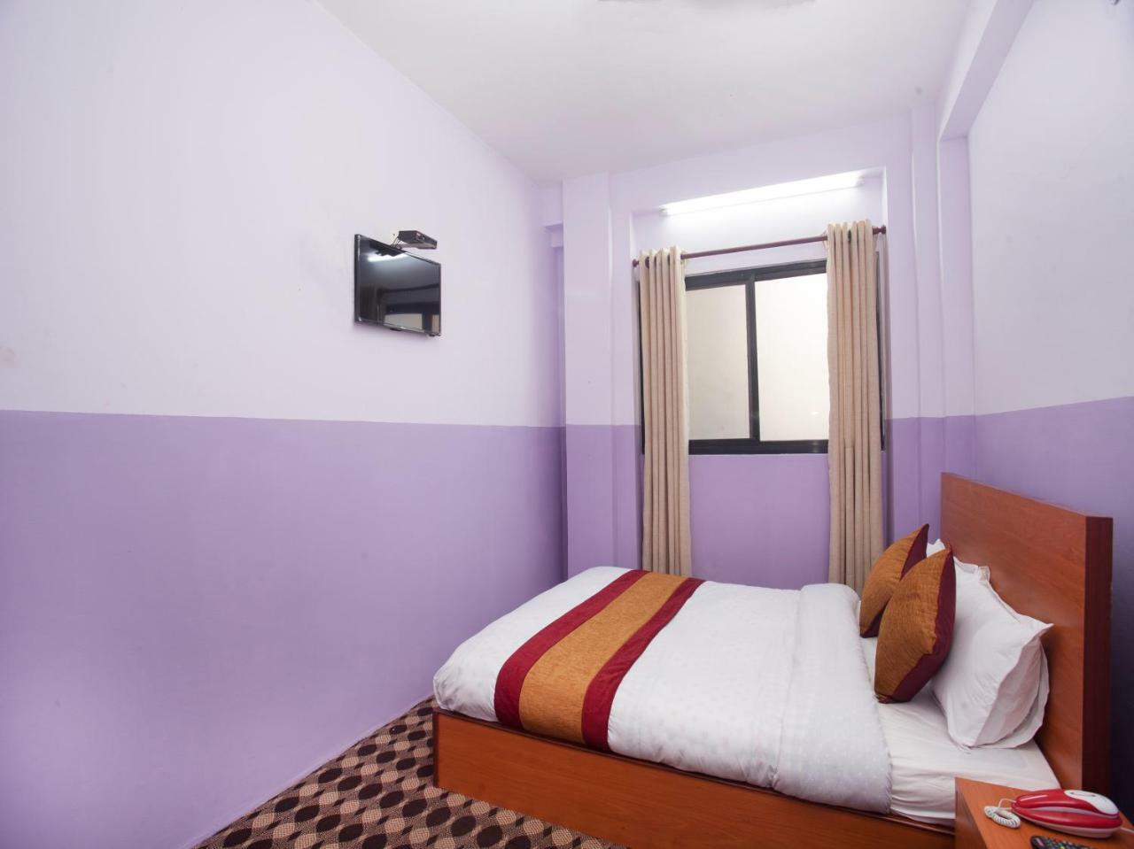 Oyo 341 Hotel Kusum Kohinoore Tokha Exterior foto